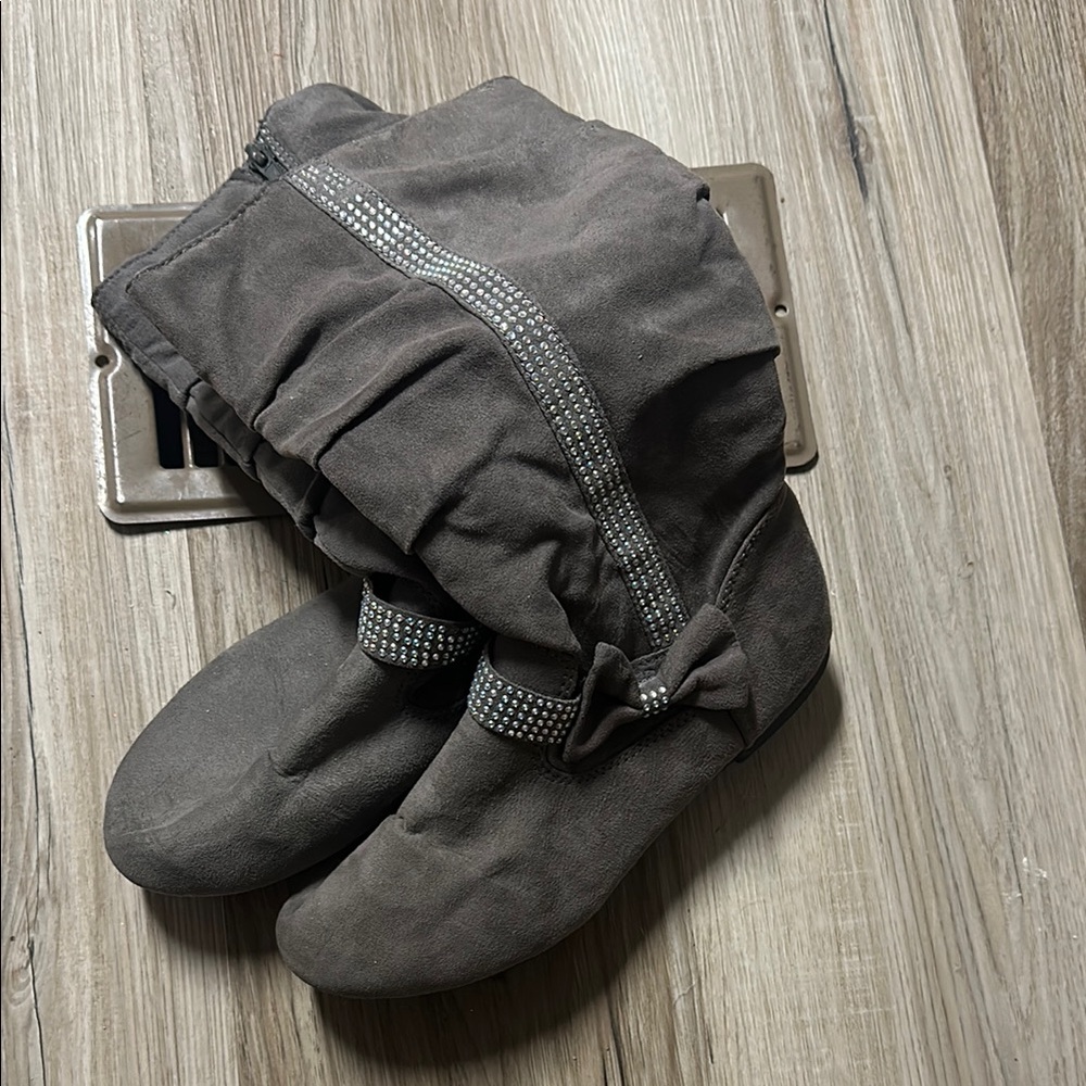 Piper girls Gray Suede Boots with Rhinestone Accents Sz 5